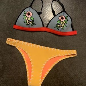 TRIANGL Bathing suit set
